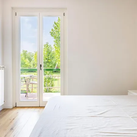 Trendy Aparment With Garage Right By The Lake Sirmione Esterno foto
